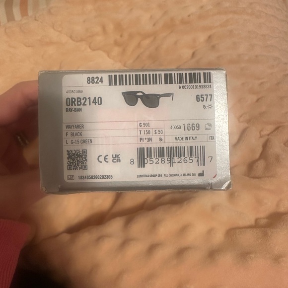 Rayban Wayfarer Sunglasses- Brand New in Box - Picture 2 of 3